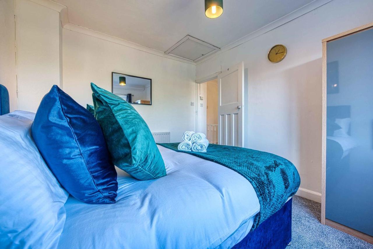 Holiday home Xclusive Living Close To Nec, Free Wifi, Netflix, Parking, Sleeps 5, 3 Bedroom House, Ideal For Families, Contractors & Corporates On Benedon Road Birmingham