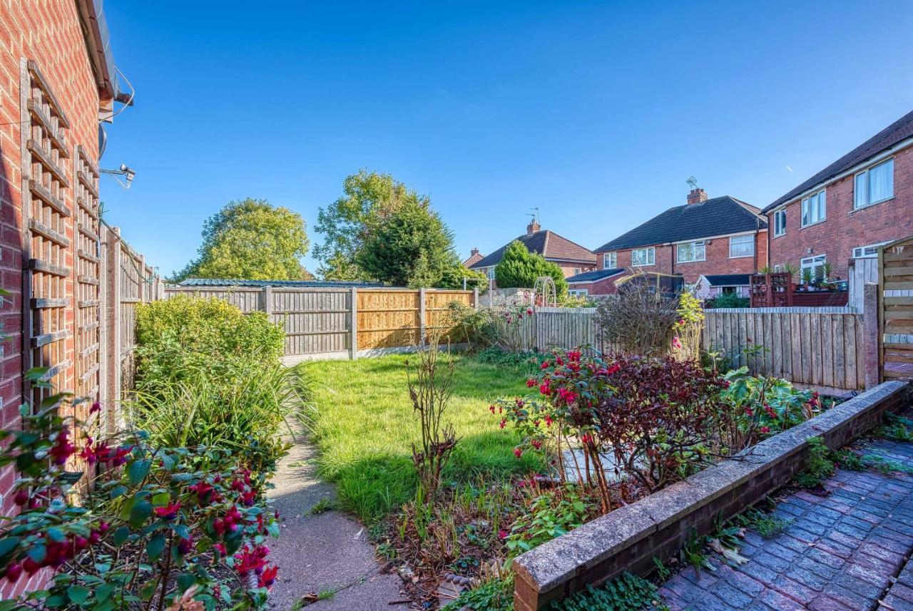 Holiday home Xclusive Living Close To Nec, Free Wifi, Netflix, Parking, Sleeps 5, 3 Bedroom House, Ideal For Families, Contractors & Corporates On Benedon Road Birmingham